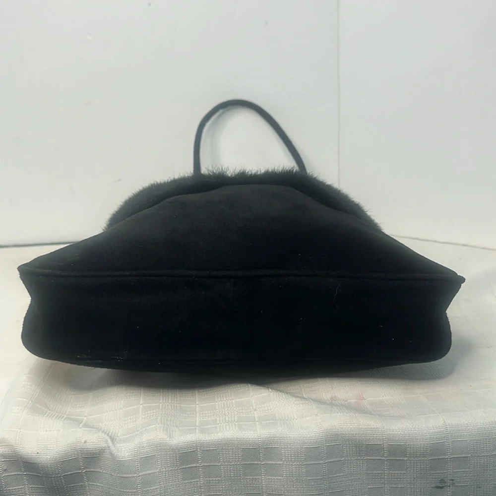 Leather and Faux Fur shoulder bag in all black